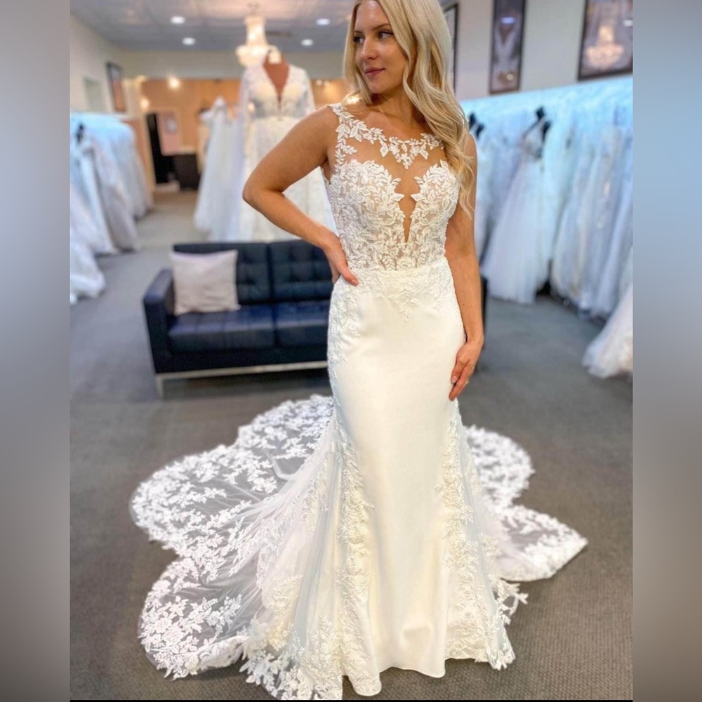 Elegant White Lace Wedding Dress